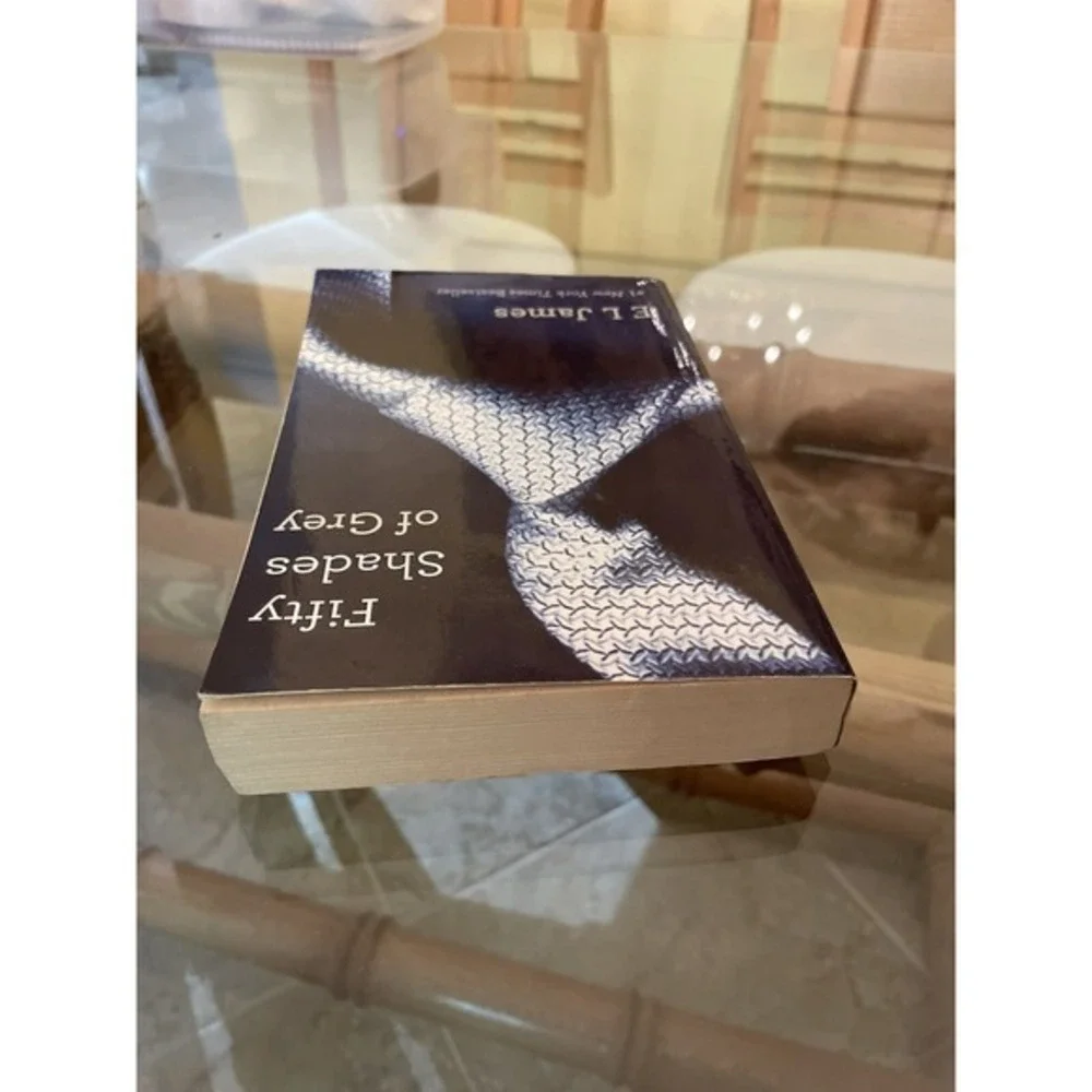 Fifty Shades of Grey : Book One of the Fifty Shades Trilogy by‎ E. L. James...